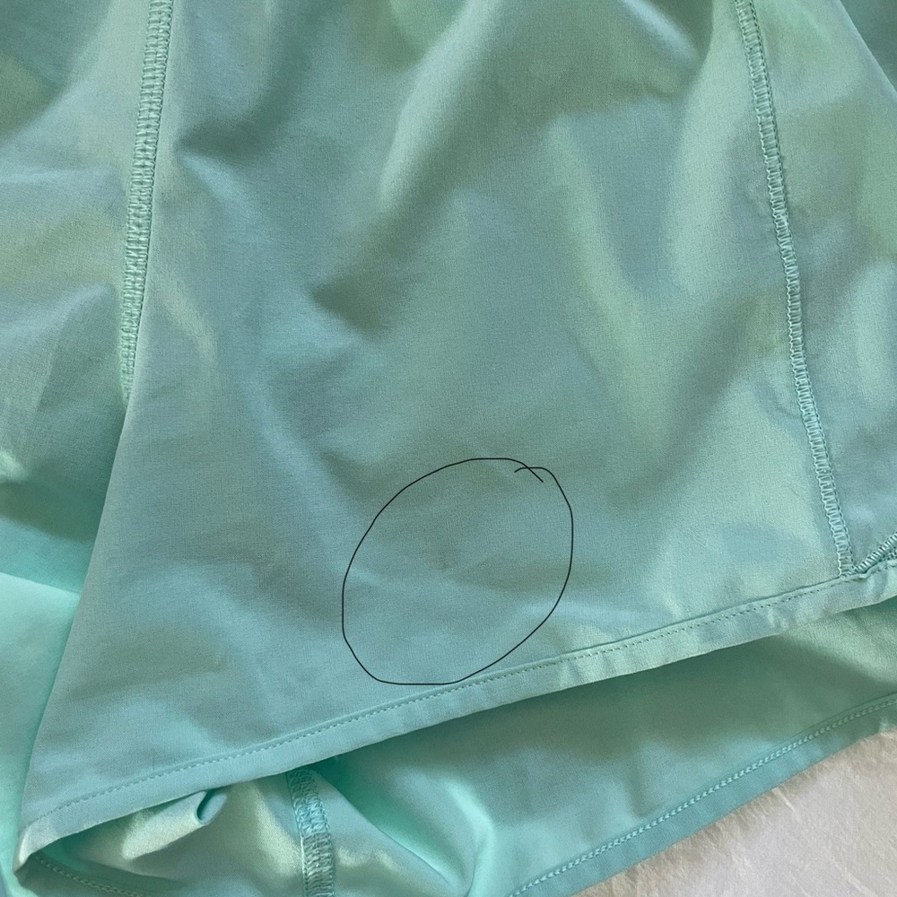 Lululemon Hotty hot shorts 2.5” inseam low rise - Picture 5 of 5